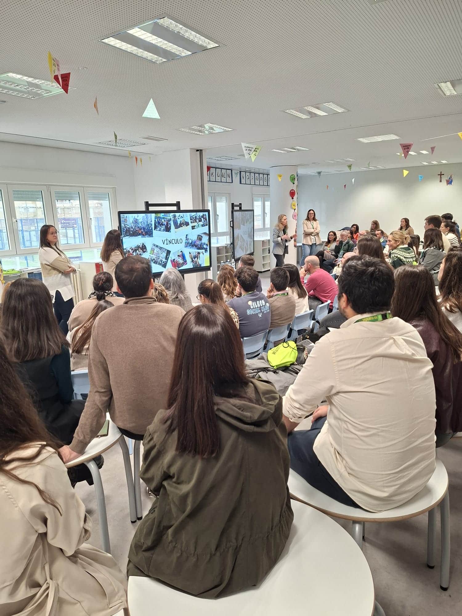Docentes participando en las JEM 2025 en Granada